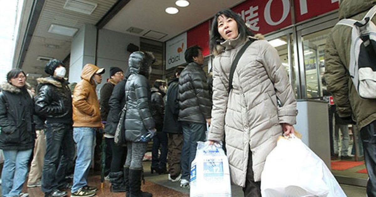 Японці в паніці почали скуповувати продукти харчування / © AFP