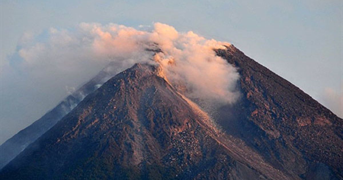 Виверження Мерапі почалося вже кілька тижнів тому. / © AFP