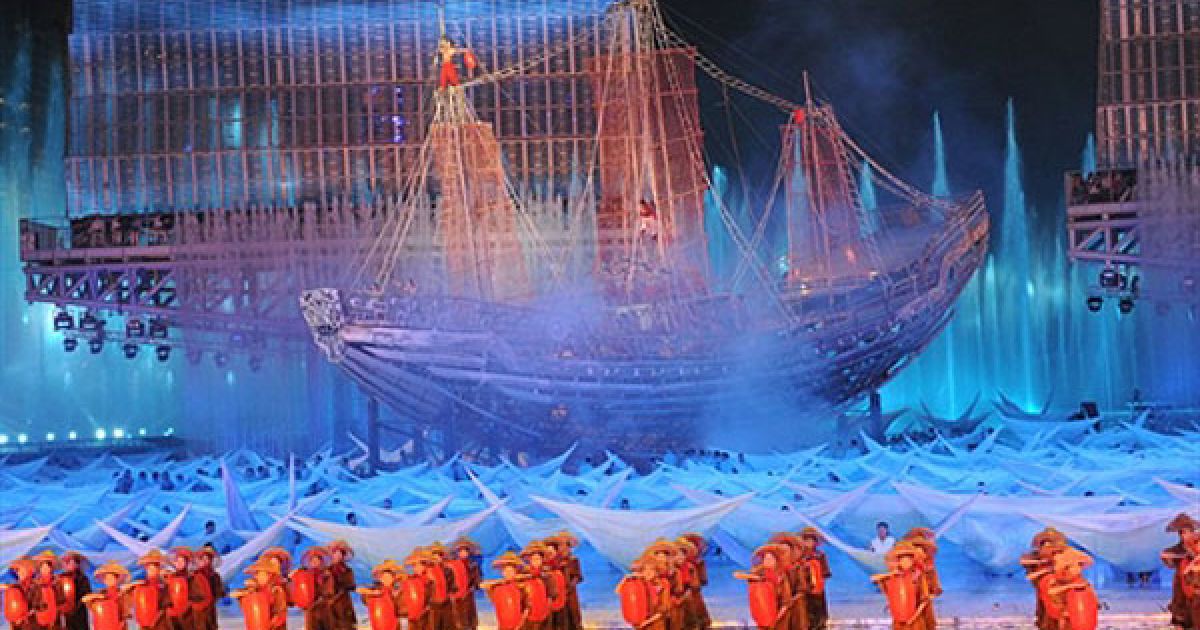 Урочиста церемонія відкриття 16-их Азіатських ігор у китайському місті Гуанчжоу. / © AFP