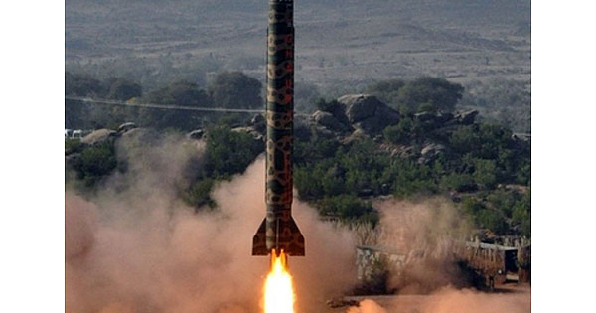 Пакистан, Равалпінді. Випробувальний запуск пакистанської балістичної ракети середньої дальності Hatf 5 (Гаурі). Пакистан провів успішні випробування балістичних ракет середньої дальності, здатних нести ядерні та звичайні боєголовки. / © AFP