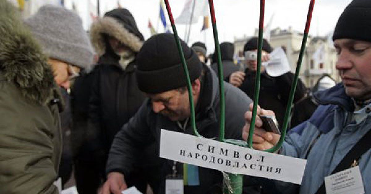 У центрі Києва декілька сотень мітингуючих зібралися на Європейській площі. / © УНІАН
