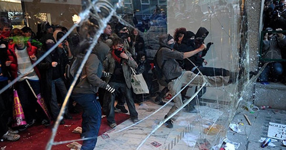 Погромами і зіткненнями з поліцією обернулася масова акція студентів, яка пройшла напередодні у Лондоні. / © AFP