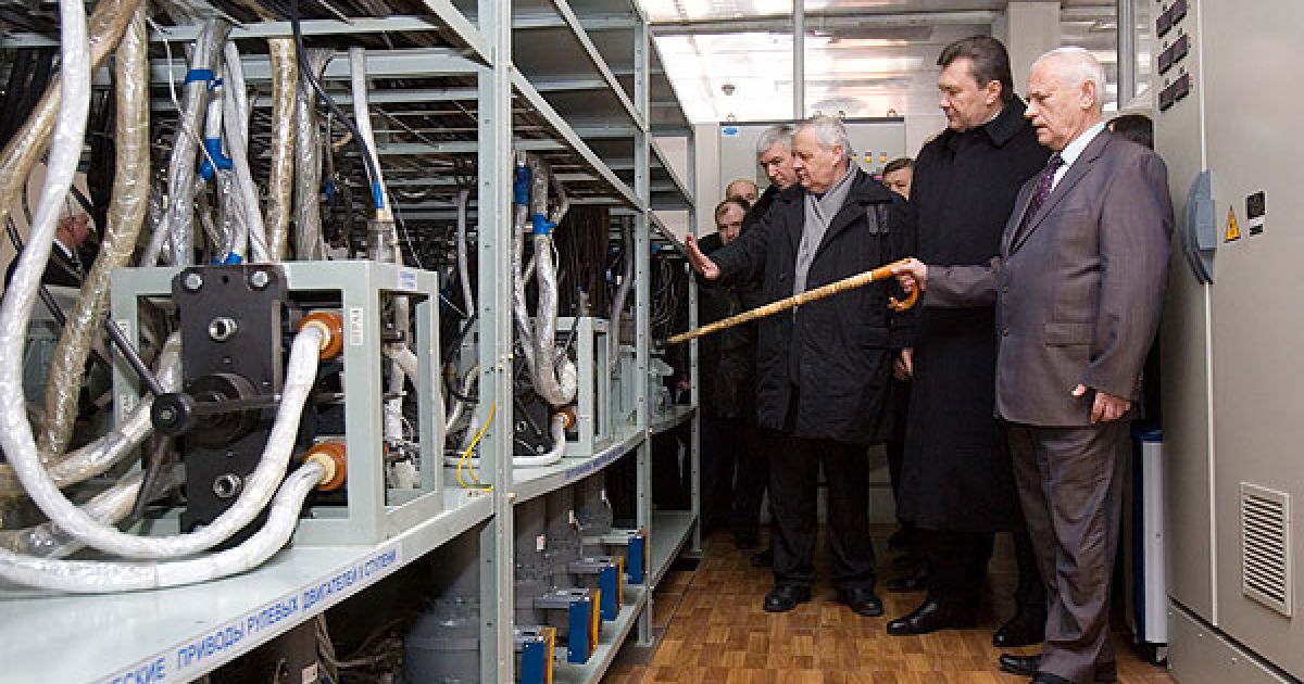 Віктор Янукович у Харкові ознайомився із роботою заводу Хартрон. / © President.gov.ua