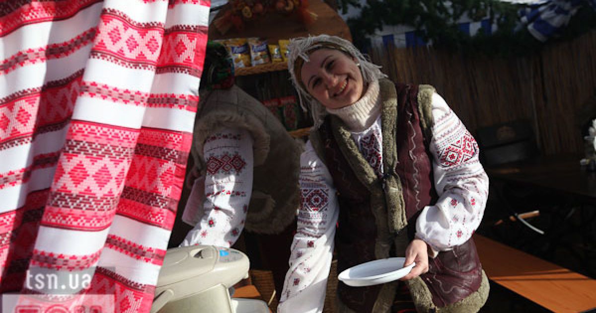 В місті Мукачево на Закарпатті провели фестиваль вина "Червоне вино 2011", в якому взяли участь більше 150 виноробів.