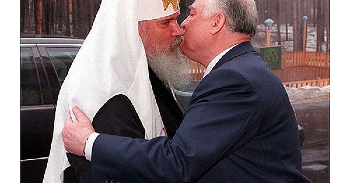 Москва, 1998 рік. Віктор Черномирдін і Патріарх Московський і всієї Русі Олексій II / © AFP