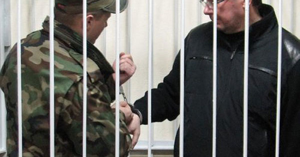 Печерський районний суд Києва санкціонував арешт Луценка строком на два місяці, відмовившись відпустити його на поруки. / © УНІАН