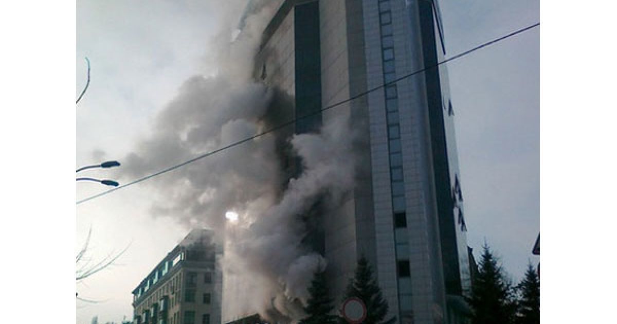 У Києві згорів другий поверх будівлі міської Податкової адміністрації, розташованої в районі метро "Лук&#039;янівська". / © Я - Корреспондент