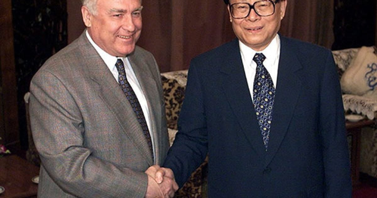 Віктор Черномирдін і президент Китаю Цзянь Цземінь, Пекін, 1999 рік. / © AFP