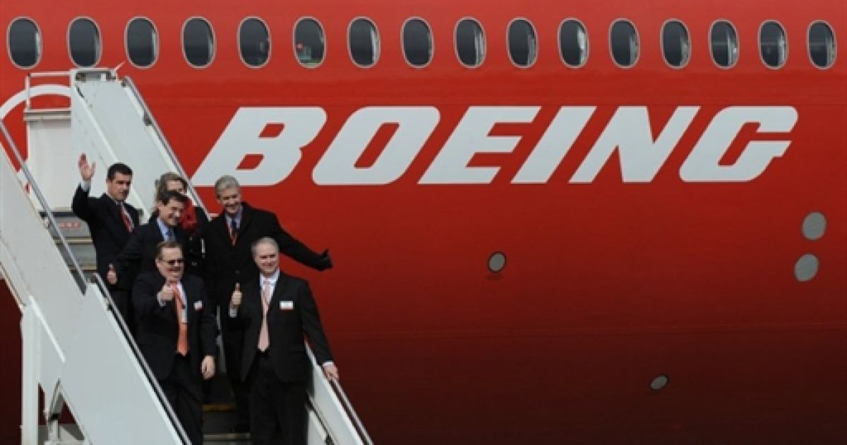 Перший випробувальний політ найдовшого у світі пасажирського літака Boeing 747-8 Intercontinental / © AFP