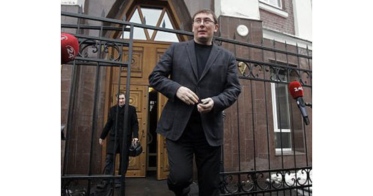 Глава "Народної самооборони" Юрій Луценко теж побував на допиті у Головному слідчому управлінні Генеральної прокуратури. / © УНІАН