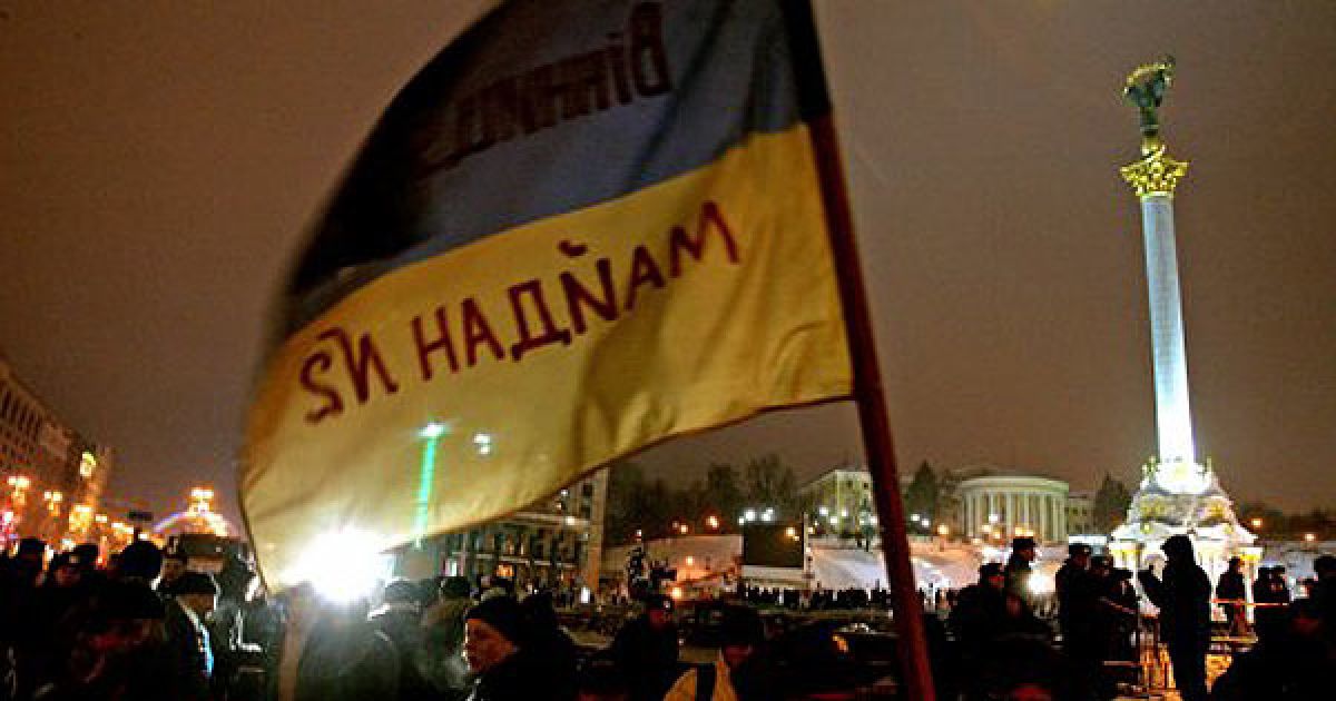 В центрі Києва під наглядом озброєної міліції комунальники знесли наметове містечко підприємців, які протестували проти Податкового кодексу. / © УНІАН