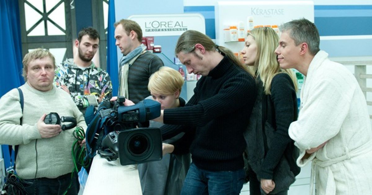 Ведучий шоу "Мій зможе" Андрій Доманський перевіряє всі завдання учасників на собі