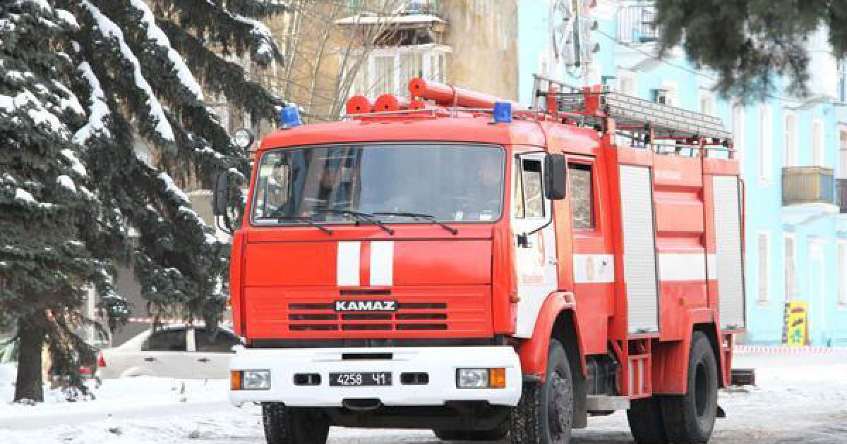 Другий вибух через півгодини пролунав біля головного входу в будівлю державного підприємства "Макіїввугілля". / © donbass.ua
