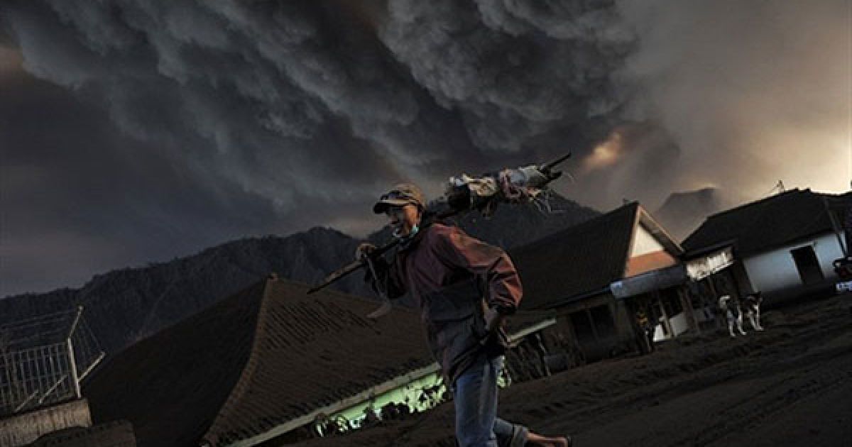 В Індонезії поблизу міста Чеморо Лаванг на сході острова Ява почалось виверження вулкана Бромо.