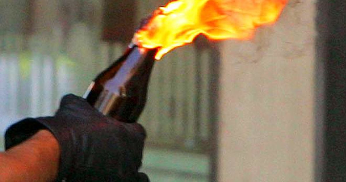 Одесит жбурнув у вікно пляшку з запалювальною сумішшю