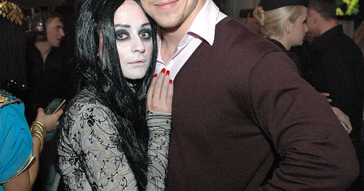 Спортсмен Сергій Конюшок прийшов з "мертвою" нареченою.