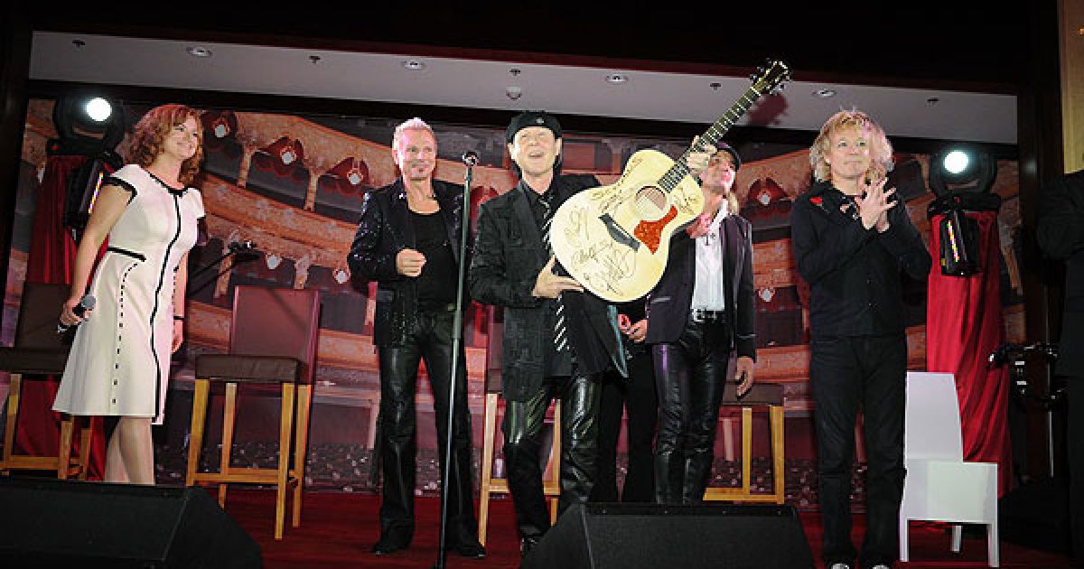 Гурт Scorpions відвідав благодійний аукціон, який влаштовували брати Клички.