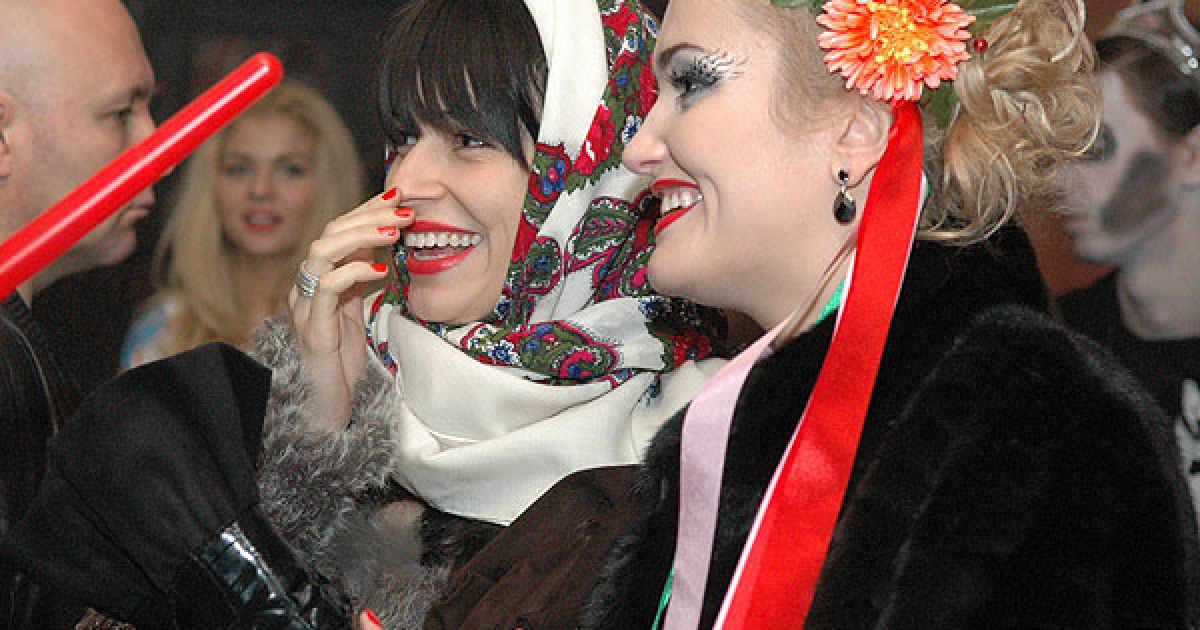 Українські зірки на один вечір перетворились на вампірів, "мертвих наречених", чортів і привидів.