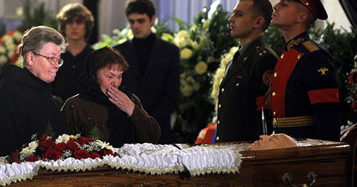 5 листопада в Москві на Новодівочому кладовищі поховали російського політика Віктора Черномирдіна. / © AFP