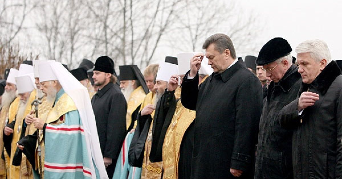 Президент України Віктор Янукович, прем'єр-міністр України Микола Азаров, голова Верховної Ради Володимир Литвин, секретар РНБОУ Раїса Богатирьова взяли участь у Подячному молебні з нагоди завершення 2010 року. / © President.gov.ua
