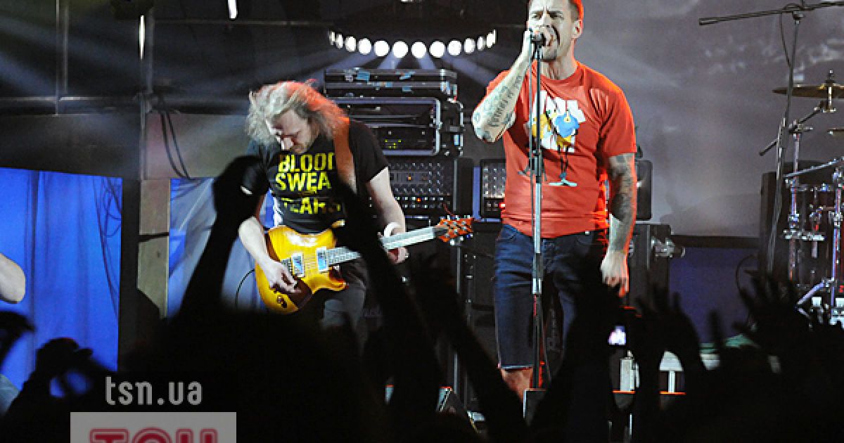 У київському клубі "Бінго" білоруський гурт "Ляпіс Трубецкой" розпочав свій перший всеукраїнський тур на підтримку нового альбому "Веселые картинки".