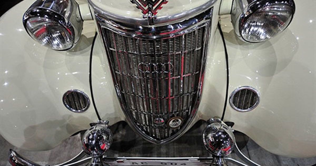 В Будапешті проходить найбільша в Європі ретро-виставка, на якій представлено 270 ретро-автомобілів. / © AFP