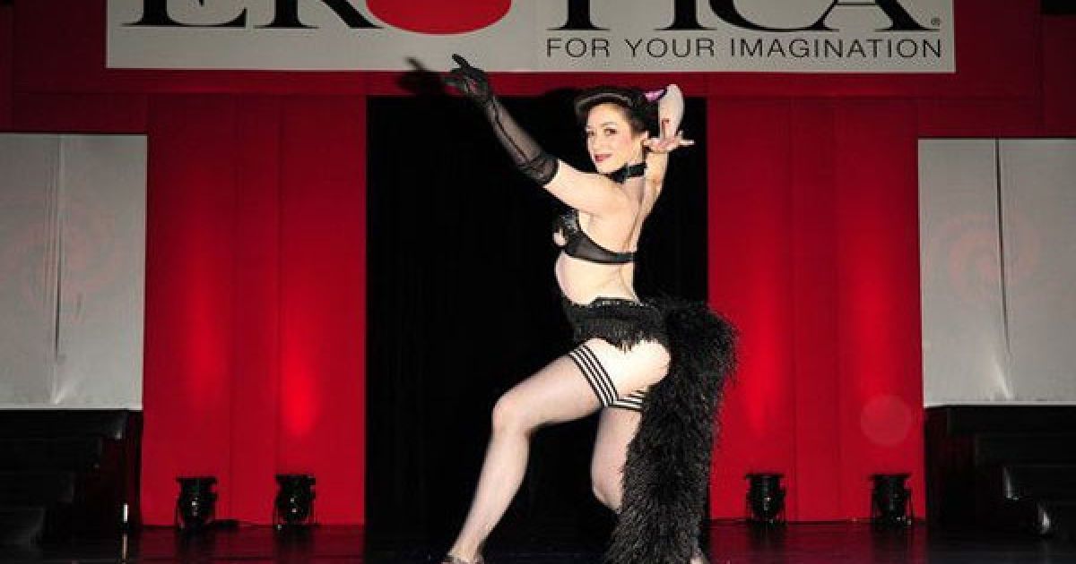 До програми виставки-ярмарку цього року входять конкурс боді-арту, театралізовані вистави, фетиш-шоу і продаж товарів для інтимних розваг.