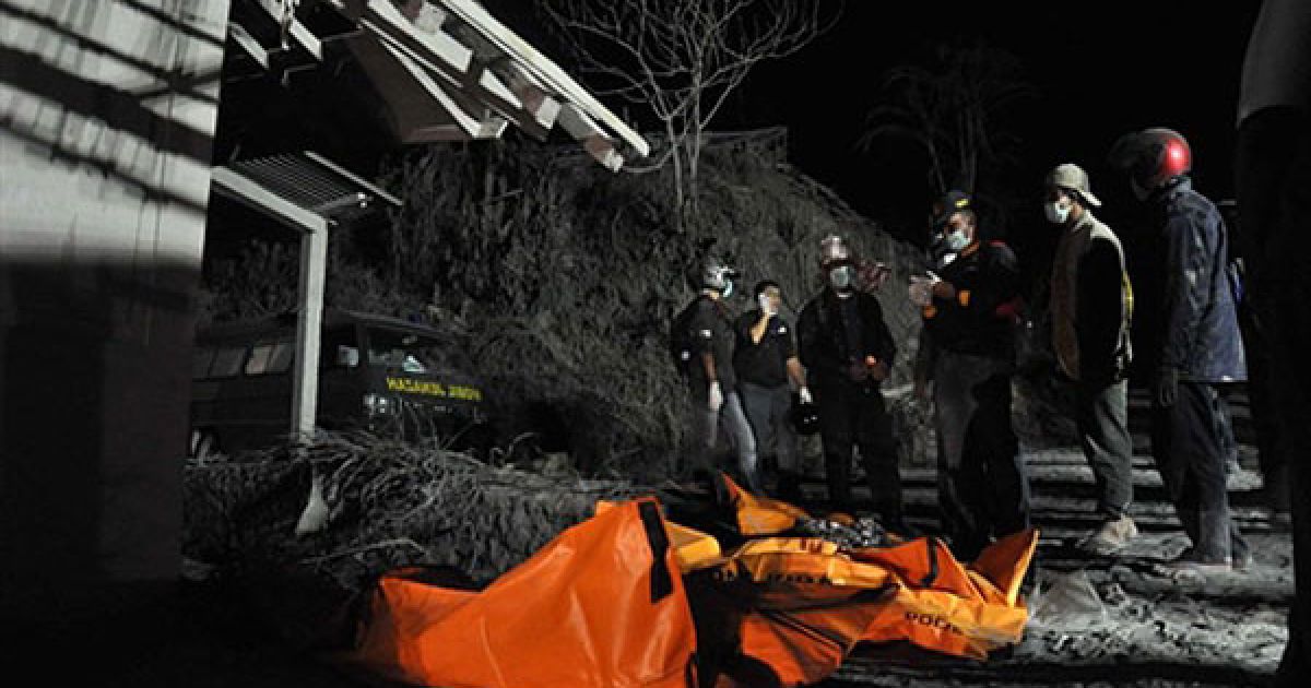 Від виверження вулкану Мерапі в Індонезії люди згорають живцем. / © AFP