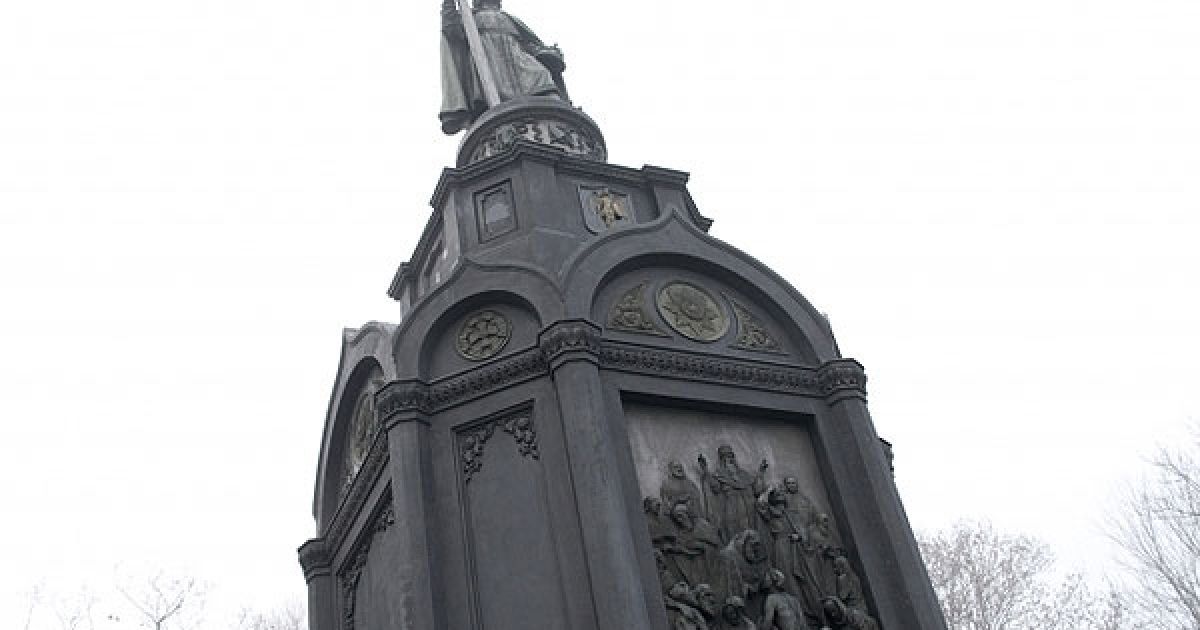 Молебень відбувся у Києві біля пам&rsquo;ятника Великому князю Володимиру. / © President.gov.ua