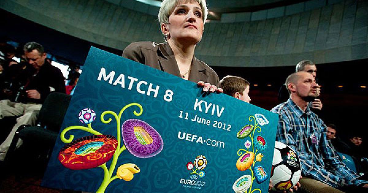 Квитки на матчі Євро-2012 можна замовити лише на офіційному сайті UEFA.com з 1 по 31 березня. / © PHL.com.ua
