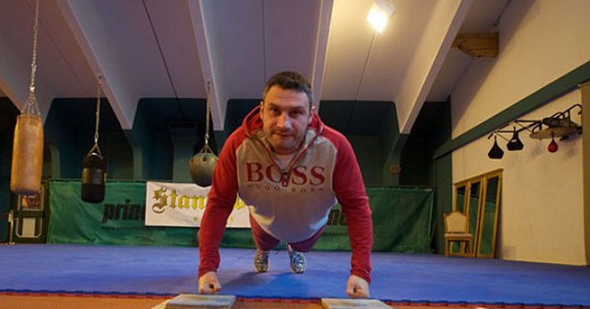 Чемпіон світу у суперважкій вазі за версією WBC Віталій Кличко готується до бою з кубинцем Одальєром Солісом. / © Klitschko / Facebook