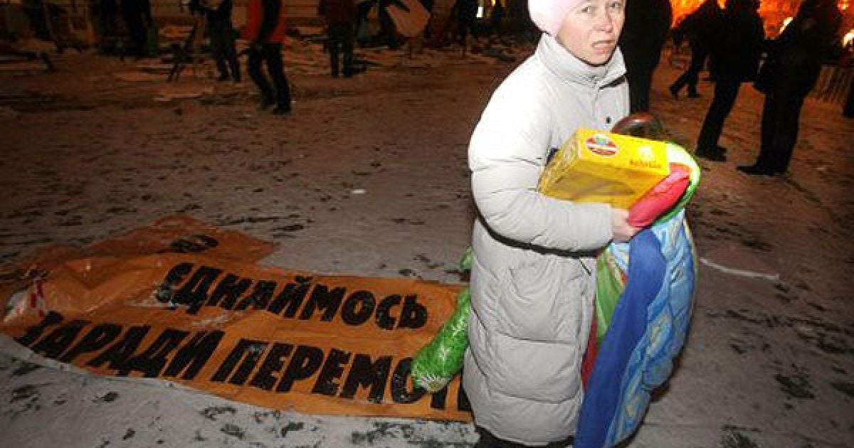 Підприємці, які залишилися на ніч на Майдані, не чинили спротиву міліції з огляду на її чисельну перевагу. / © УНІАН
