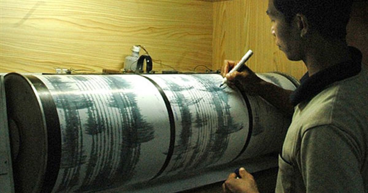 Біля західного узбережжя індонезійського острова Суматра сталася серія з 11-ти землетрусів. / © AFP