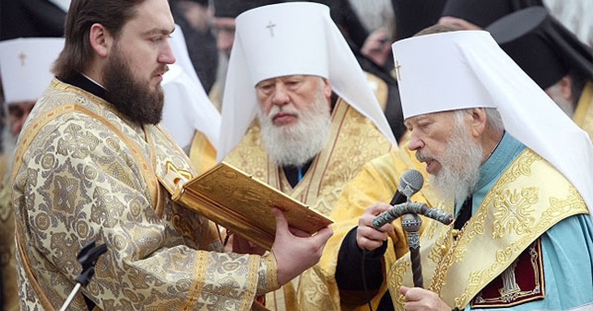 Молебень, який відбувся у Києві біля пам'ятника Великому князю Володимиру, провів Митрополит Київський і всієї України Володимир. / © President.gov.ua