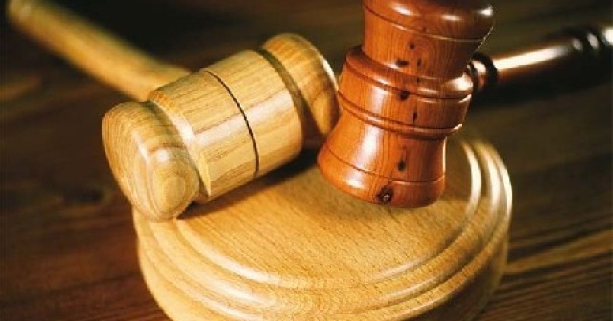 Серед аукціонних лотів також мереживна нічна сорочка й панчохи королеви