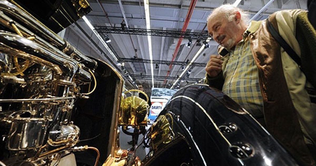 Щороку виставка класичних автомобілів Retromobile у Парижі приваблює десятки тисяч відвідувачів. / © AFP