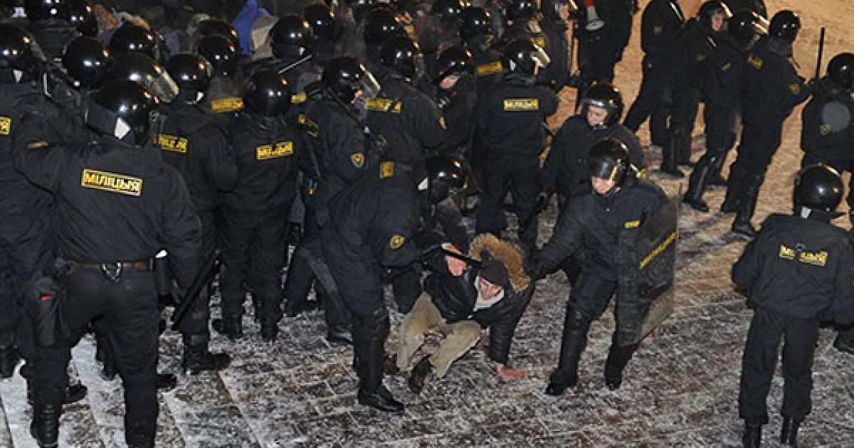 Близько 600 учасників мітингів опозиції, які пройшли у Мінську, були затримані та засуджені до адміністративних арештів. / © AFP