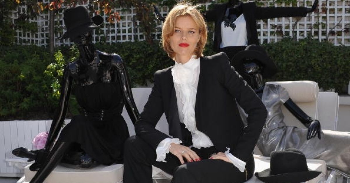 Супермодель вийшла на подіум на п'ятому місяці вагітності