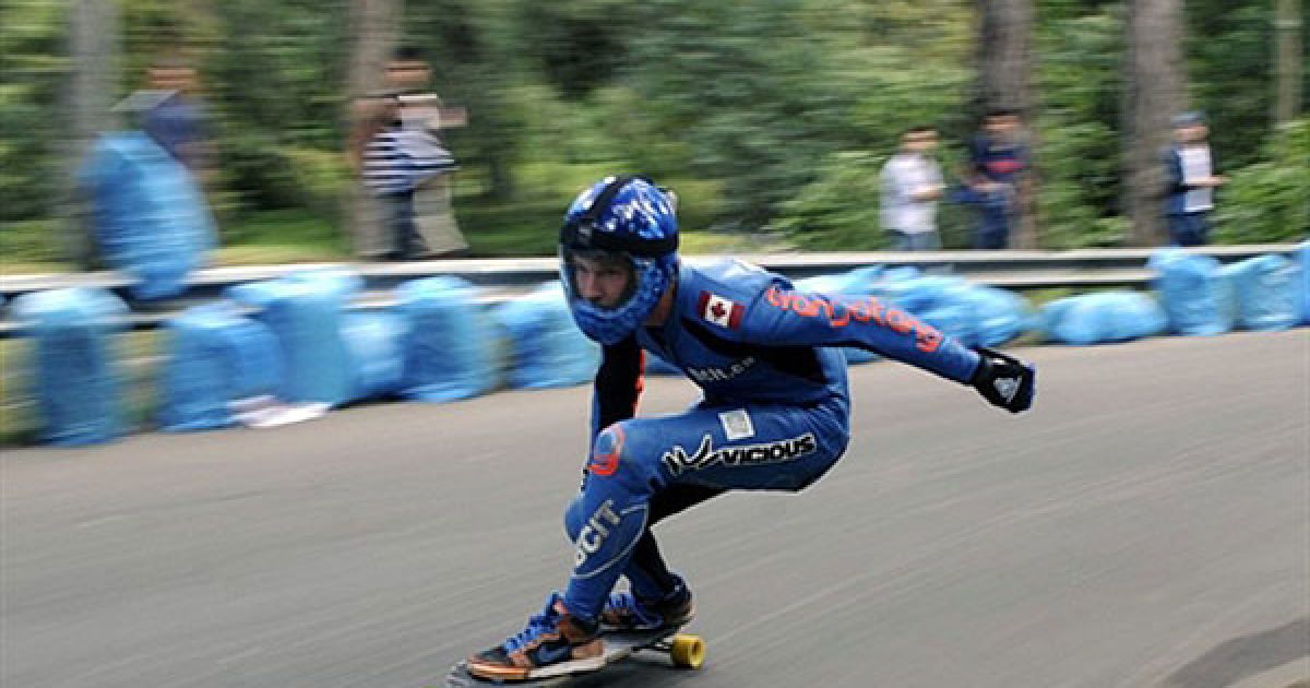 Колумбія, Богота. Скейтбордист бере участь у перегонах на міжнародному фестивалі "Де ла Баджада", який пройшов у центрі міста Богота. / © AFP