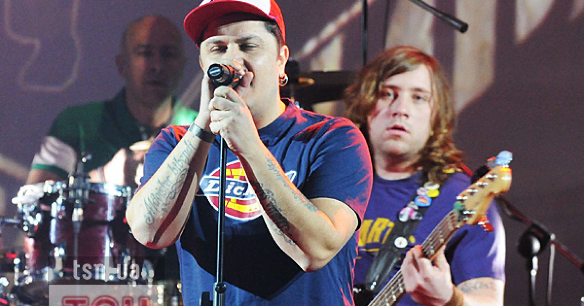 "Африка" - кавер на композицію "Комітету Охорони Тепла" і " Я вірю"- потенційно головний хіт альбому.