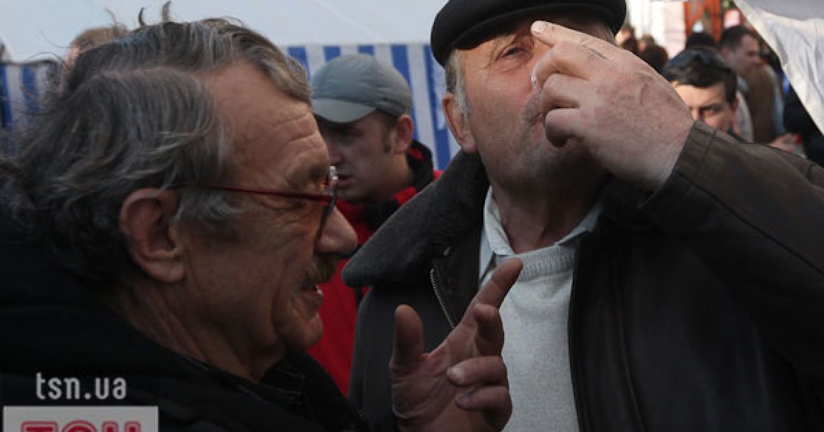 В місті Мукачево на Закарпатті провели фестиваль вина "Червоне вино 2011", в якому взяли участь більше 150 виноробів.