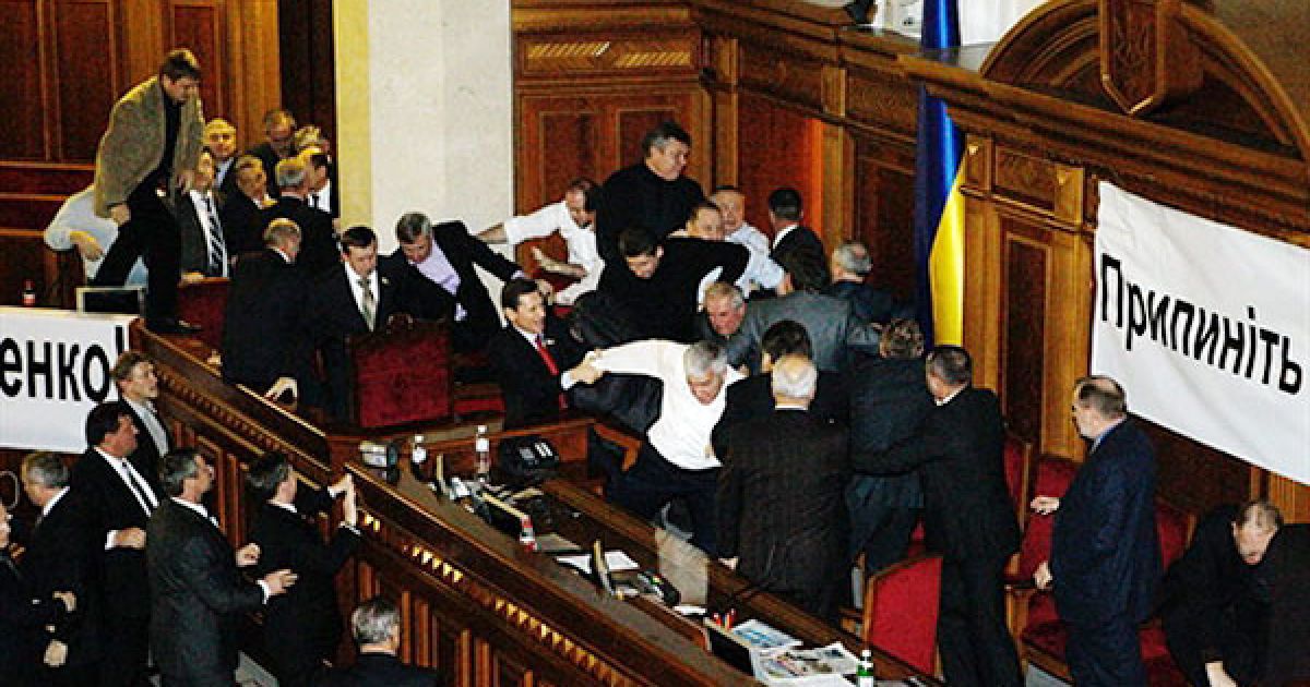 Ввечері у Верховній раді відбулася бійка між депутатами від "БЮТ-Батьківщина" та Партії регіонів.