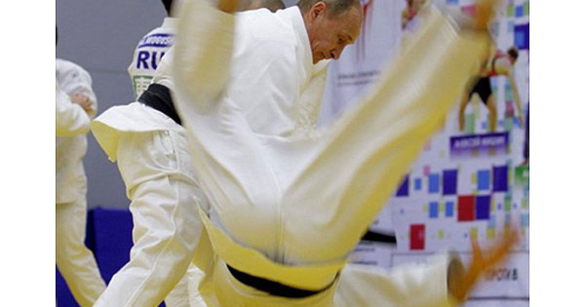 Прем&#039;єр-міністр Володимир Путін у спортклубі "Явара-Нева" провів півгодинне тренування з членами збірної Росії з дзюдо. / © AFP