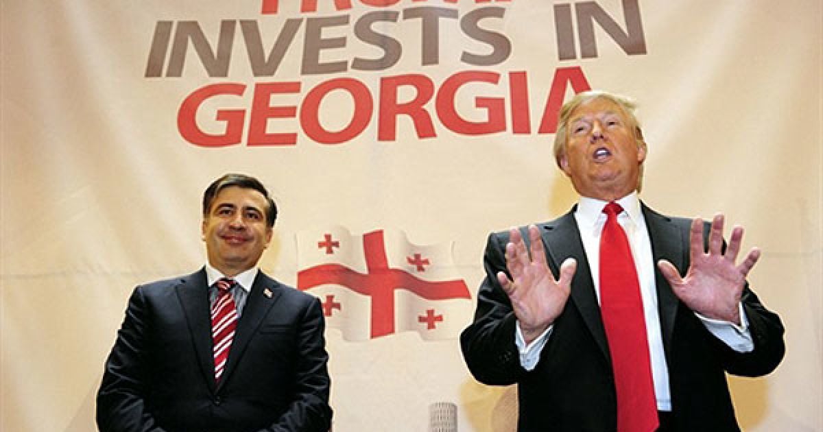 США, Нью-Йорк. Президент Грузії Михайло Саакашвілі і американський магнат Дональд Трамп під час спільної прес-конференції оголосили про початок проекту з будівництва елітної нерухомості в Грузії. Трамп планує побудувати кілька хмарочосів у Батумі та Тбілісі. / © AFP