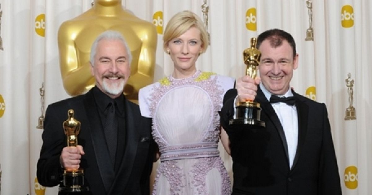 Володарі премії "Оскар" Рік Бейкер та Дейв Елсі з актрисою Кейт Бланшетт / © AFP