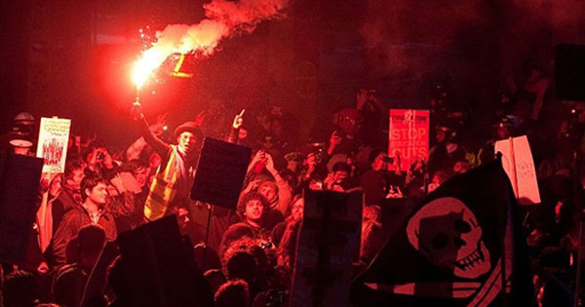 Погромами і зіткненнями з поліцією обернулася масова акція студентів, яка пройшла напередодні у Лондоні. / © AFP