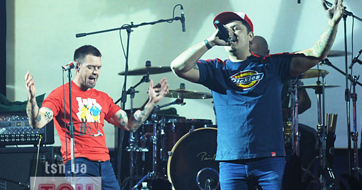 У київському клубі "Бінго" білоруський гурт "Ляпіс Трубецкой" розпочав свій перший всеукраїнський тур на підтримку нового альбому "Веселые картинки".