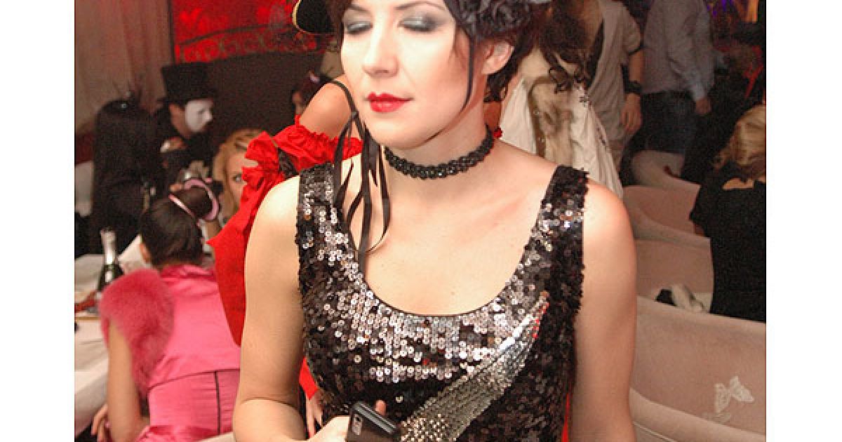 "Спляча красуня" телеведуча Лєра Черненко спала на ходу.