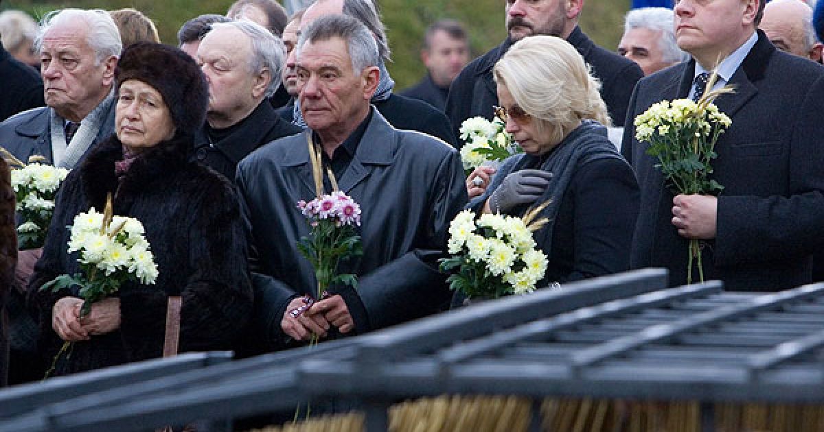 Олександр Омельченко, Ганна Герман взяли участь у жалобних заходах у День пам&rsquo;яті жертв голодоморів в Україні / © President.gov.ua