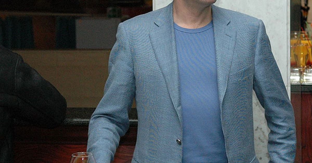 Засновник Українського тижня моди Олександр Соколовський випивав у самоті.